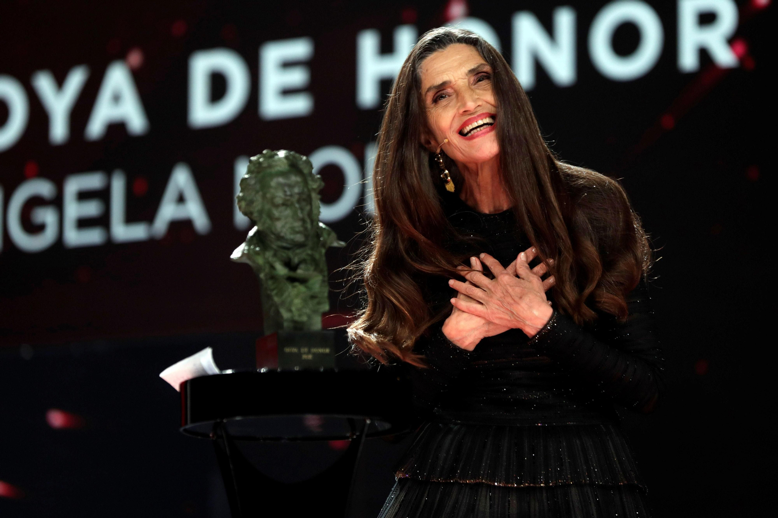 Ángela Molina, feliz tras recibir el Goya de Honor