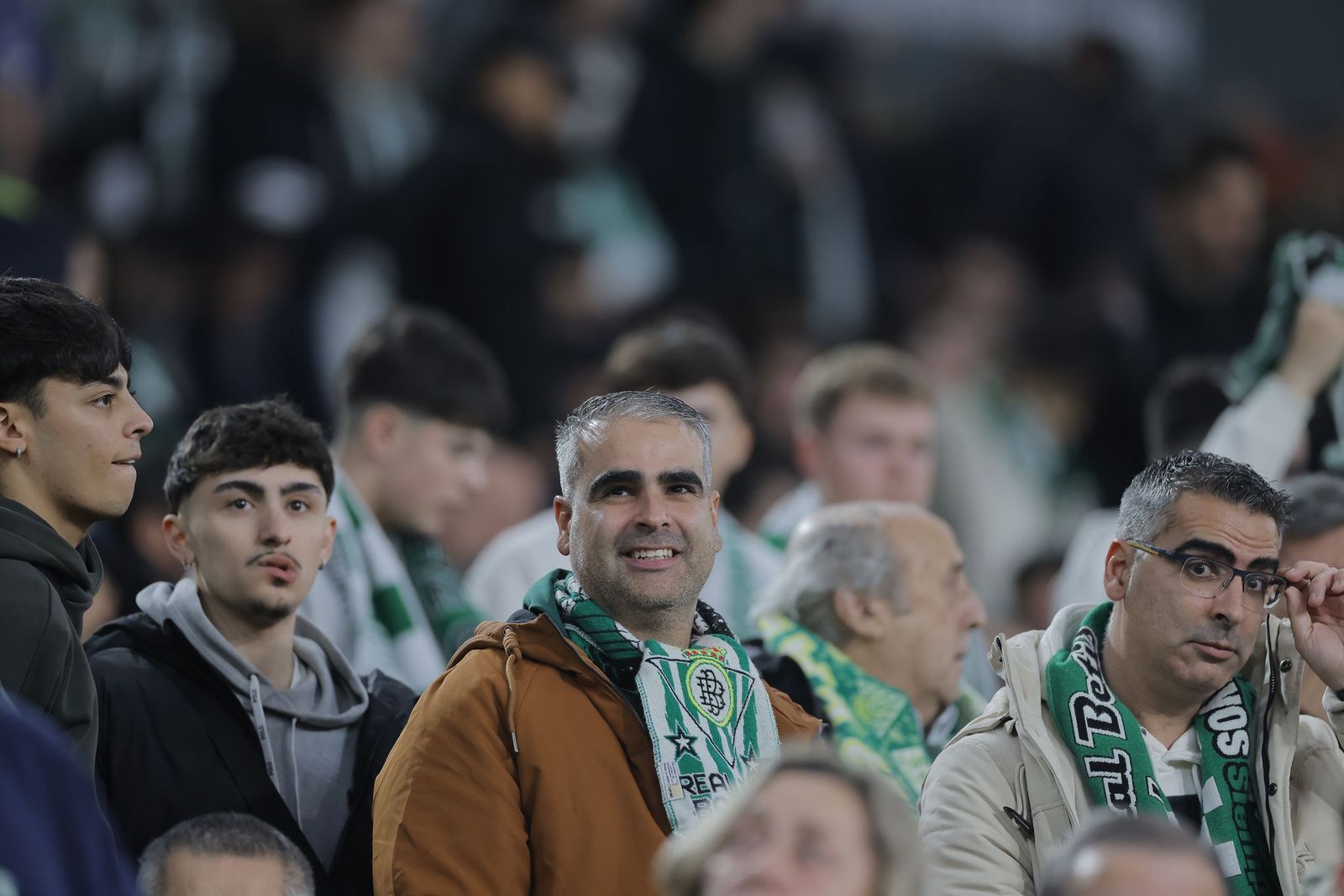 Búscate en las fotos del Betis - Elche