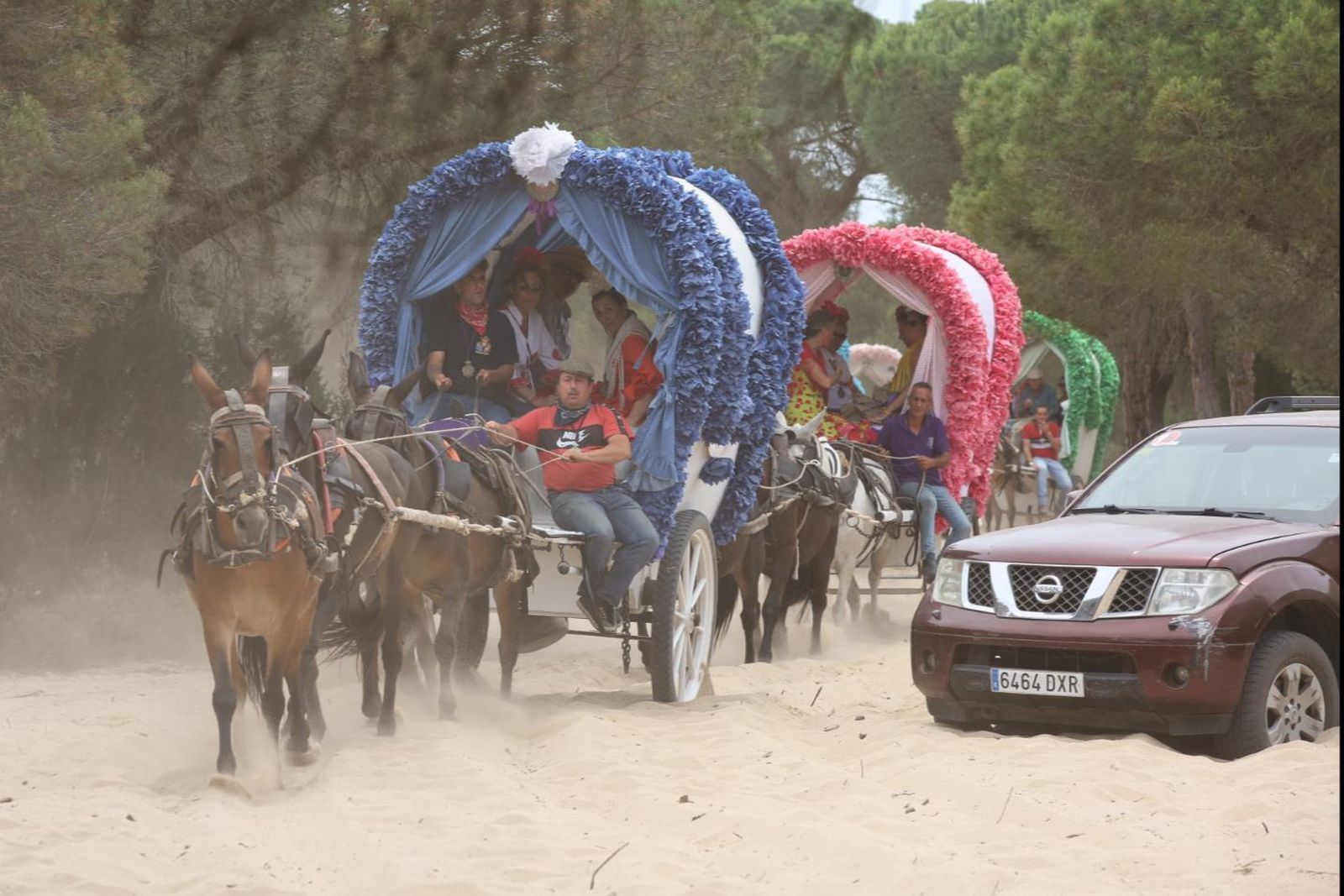 Imágenes de la Hermandad del Rocío de Jerez el jueves por el Coto