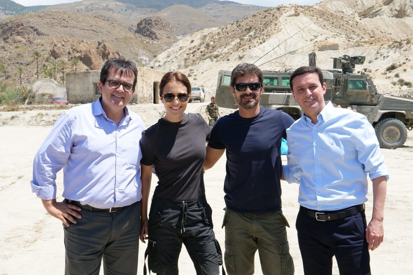El diputado, Antonio Jesús Rodríguez con Paula Echevarría, Rodolfo Sancho y el vicepresidente de Diputación, Javier Aureliano García en su visita al set de rodaje.
