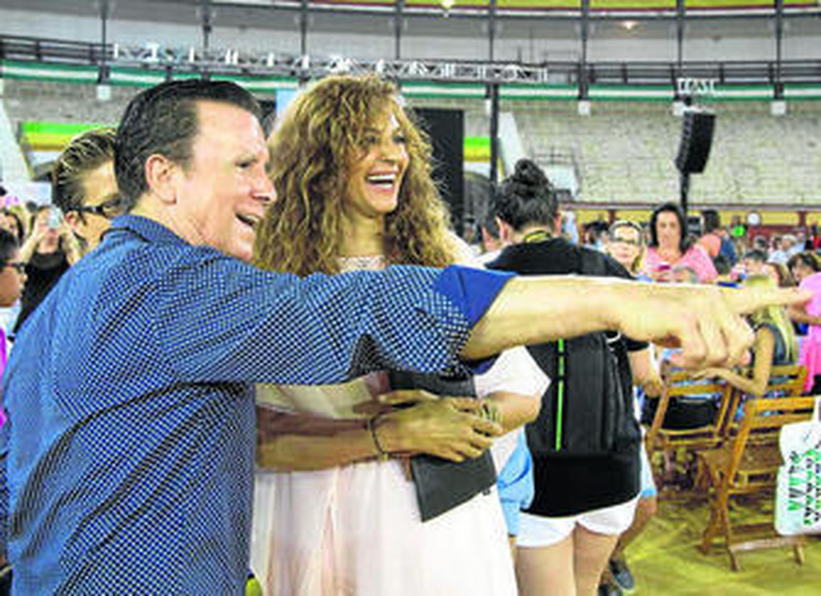 La periodista navarra y el torero José Ortega Cano compartieron risas y conversaron durante un buen rato durante la I Velada Flamenca organizada a beneficio de la asociación Aspademis.