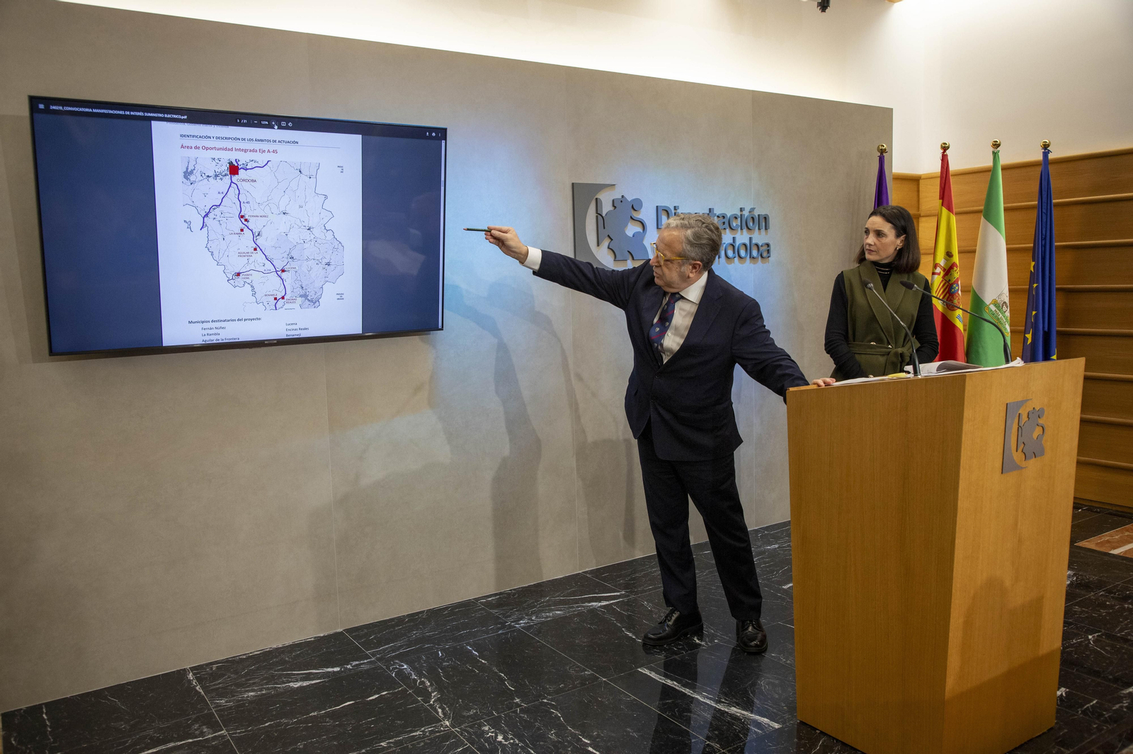 Salvador Fuente presenta los datos del informe.