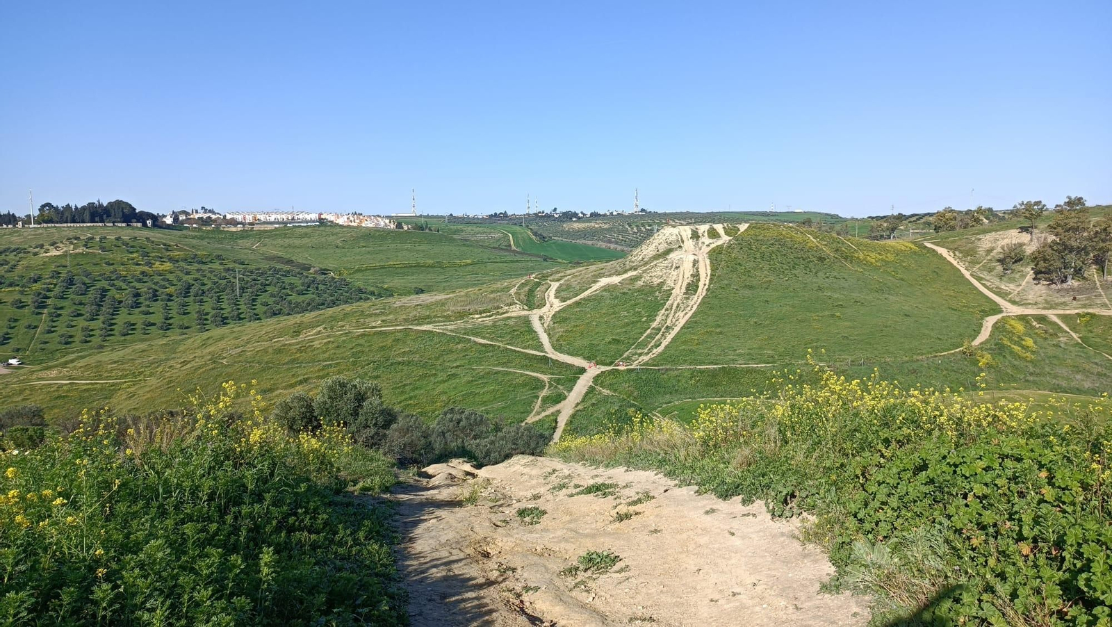 Esta bajada puede ser resbalosa.