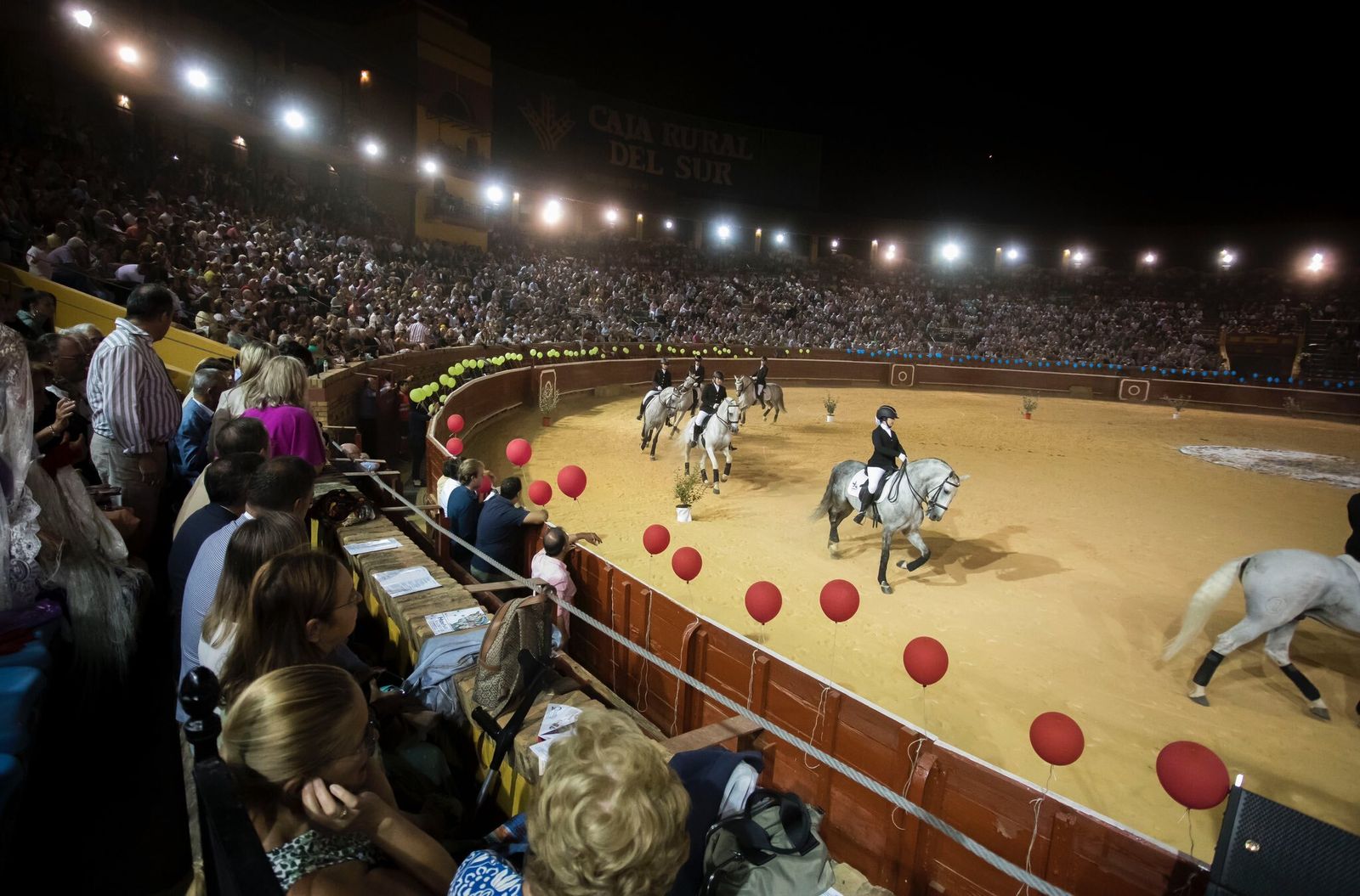 Espectáculo ecuestre en la plaza de toros de La Merced.