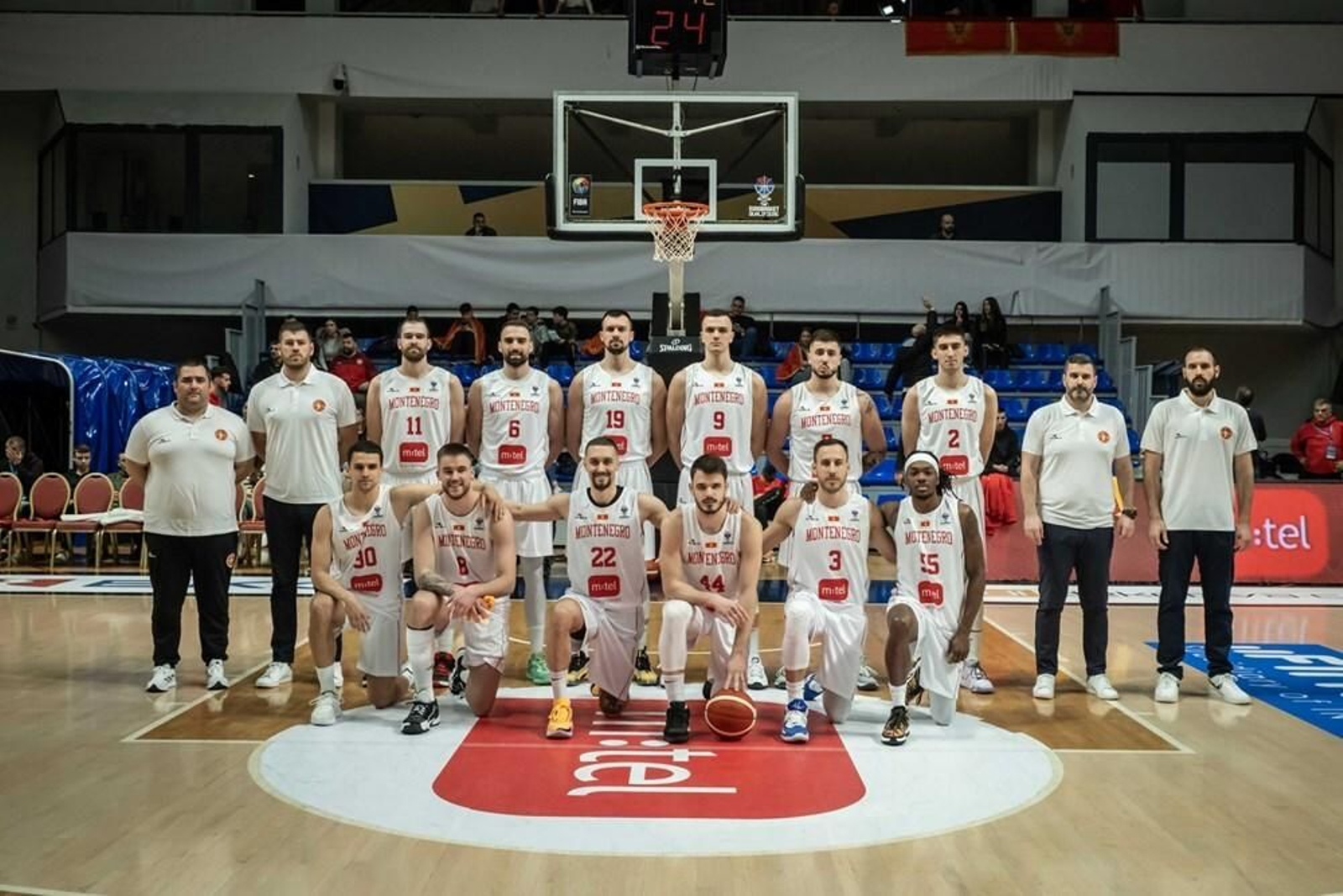 Kendrick Perry se exhibe con Montenegro