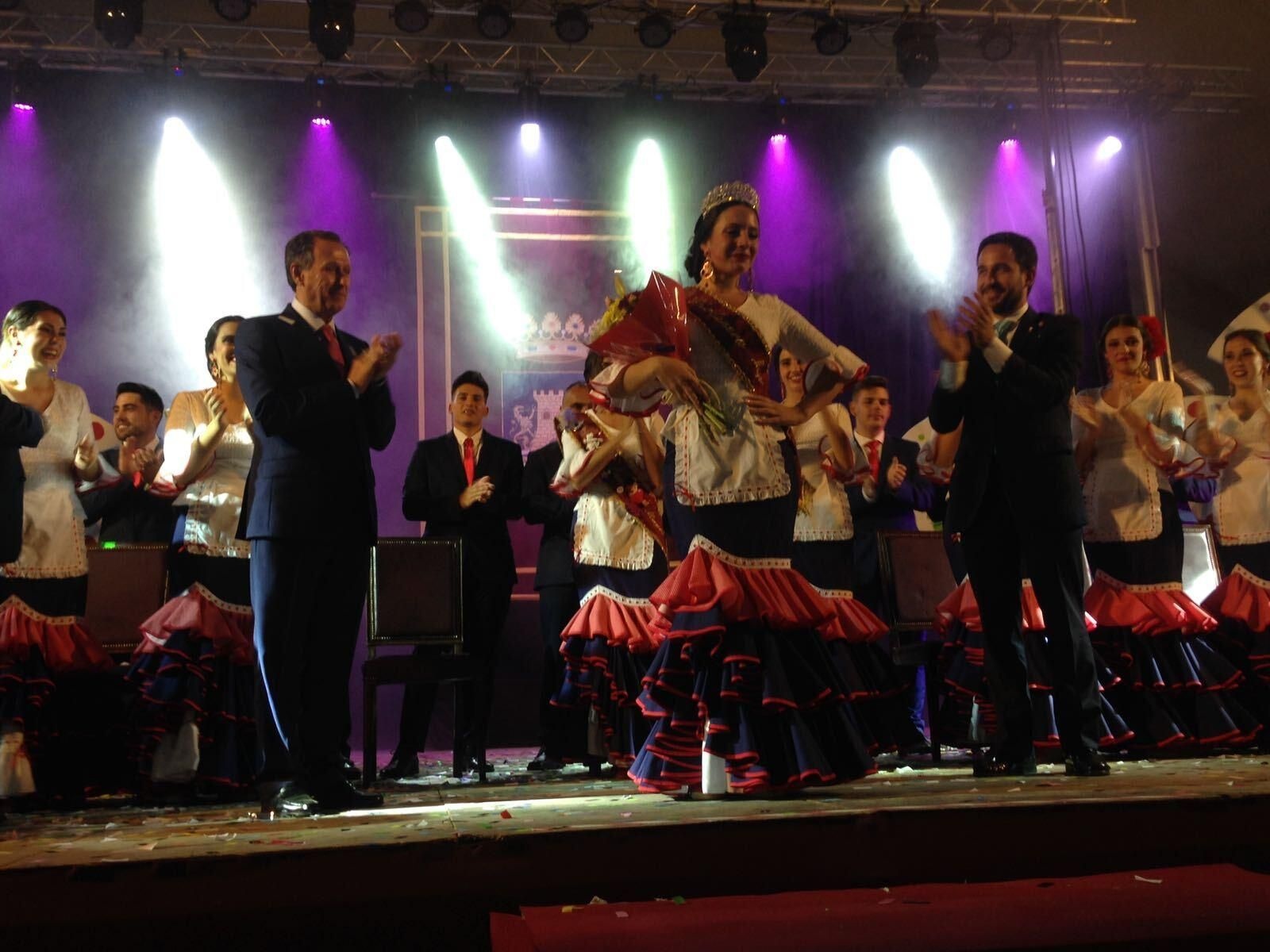 La última Chiclanera Mayor, durante su proclamación en la Caseta Municipal.