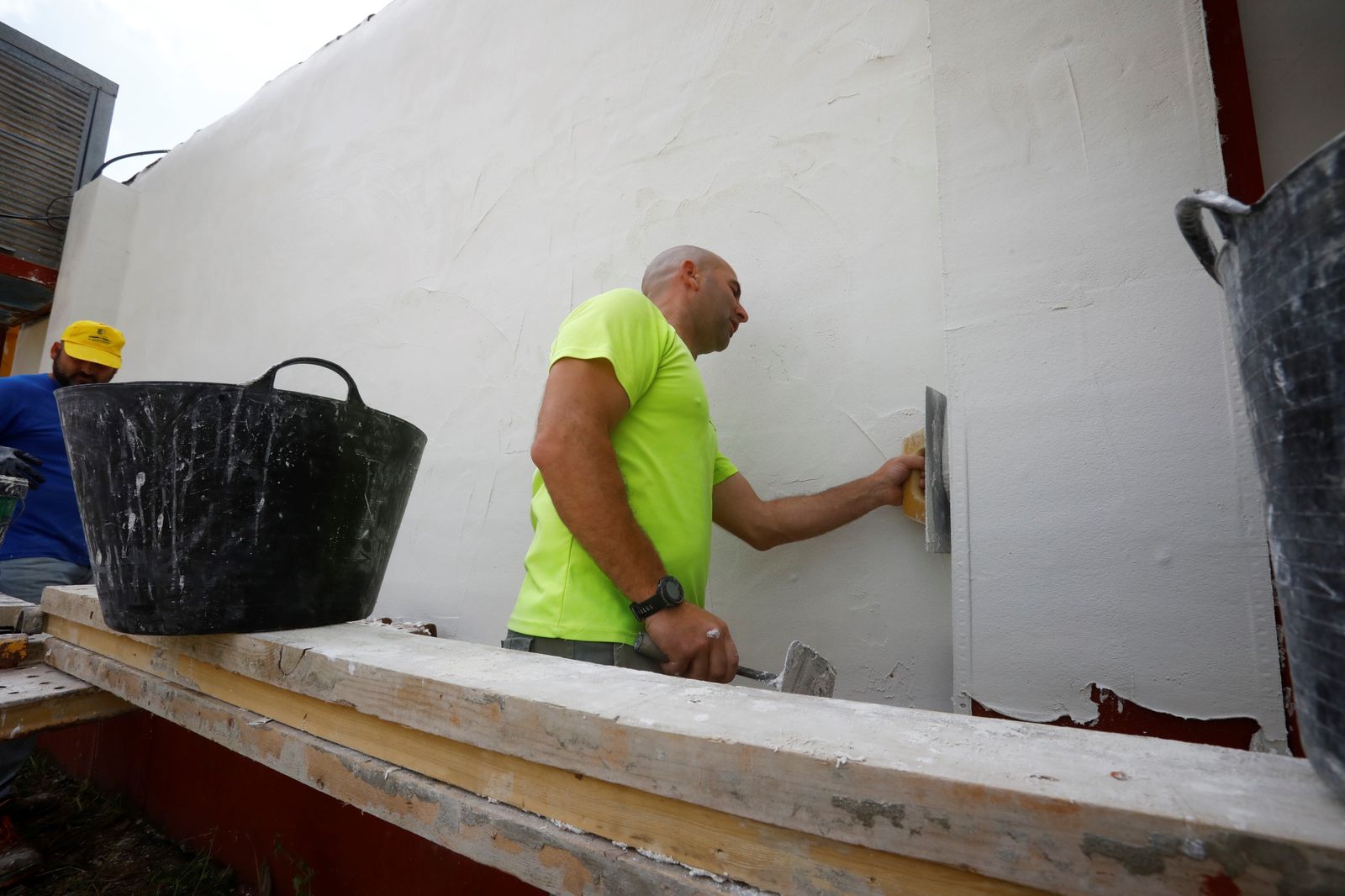 El inicio del montaje de la Feria de Córdoba en El Arenal, en imágenes