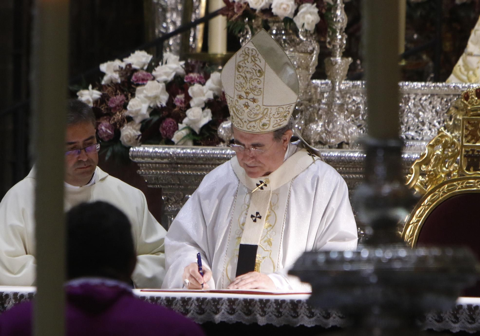 La coronación y el regreso de la Virgen de la Salud, en imágenes