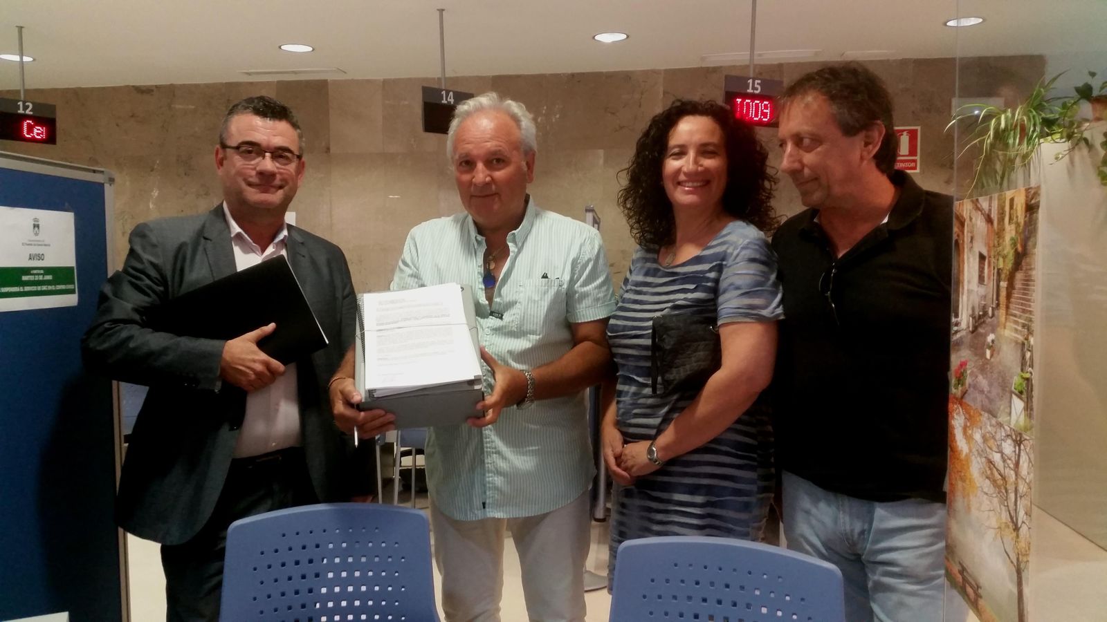 Los responsables de La Herradura, junto a los técnicos del proyecto.