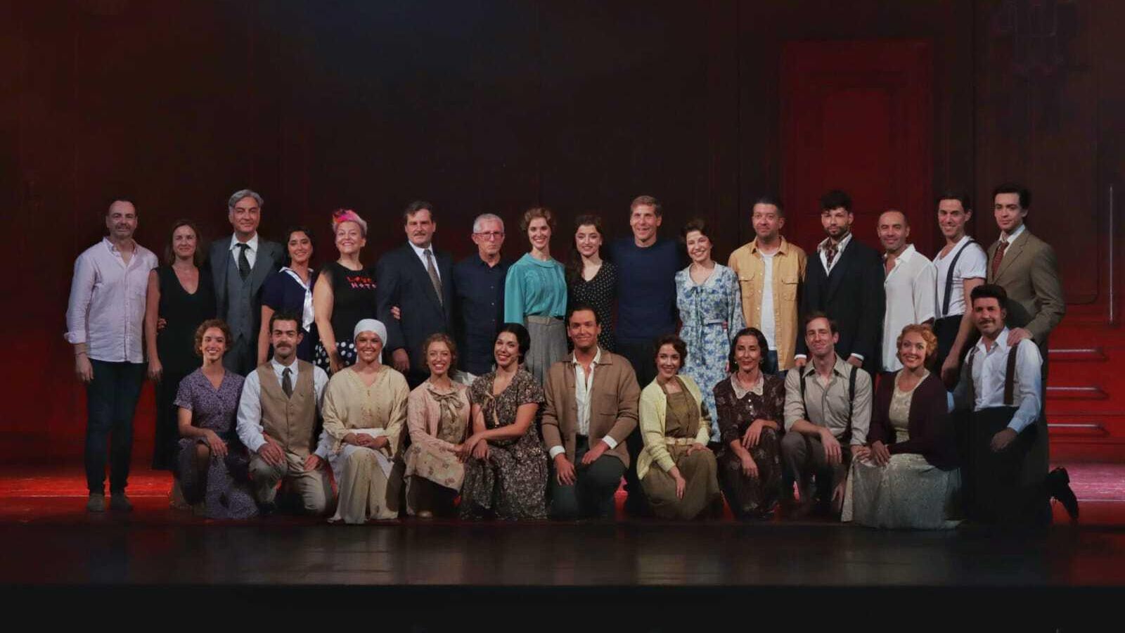 Foto de grupo de todos los componentes del musical.