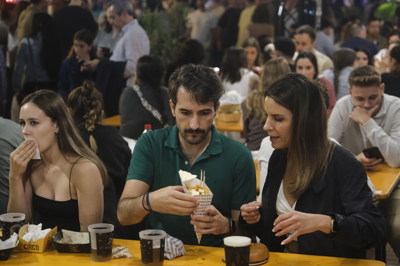 Neón y brasas en El Vial: el lleno absoluto de The Champions Burger en Córdoba Neón y brasas en El Vial: el lleno absoluto de The Champions Burger en Córdoba