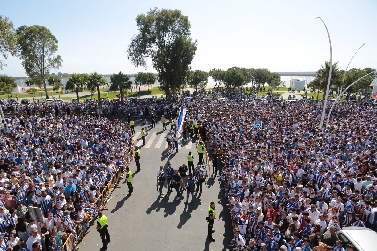 Imágenes del ascenso del Recreativo de Huelva contra el Cacereño