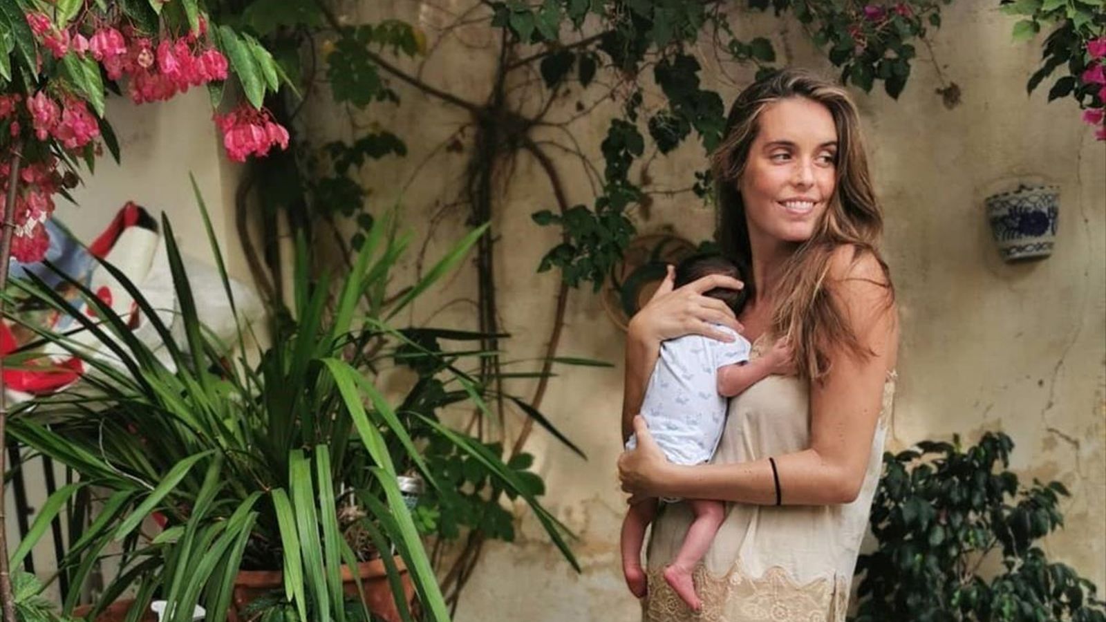 Con su bebé, Kai, recién nacido.