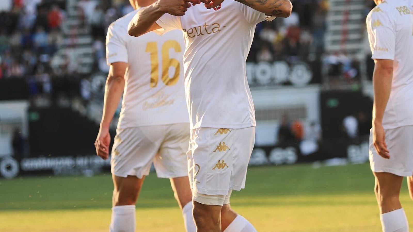Dani Romera celebra uno de sus goles conseguidos esta temporada con el conjunto ceutí.