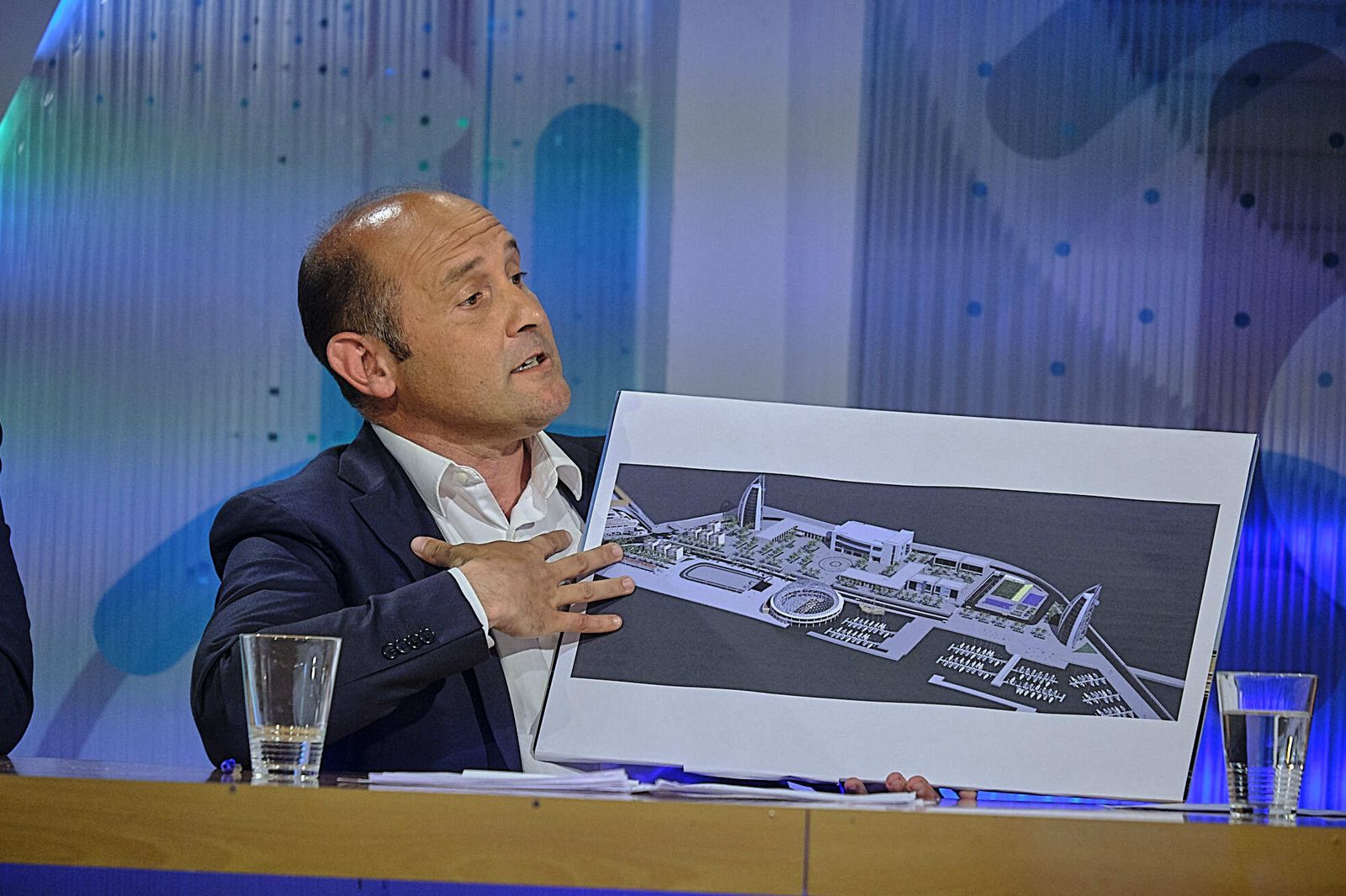 Los gestos de los candidatos durante el debate de las municipales en Onda Cádiz.