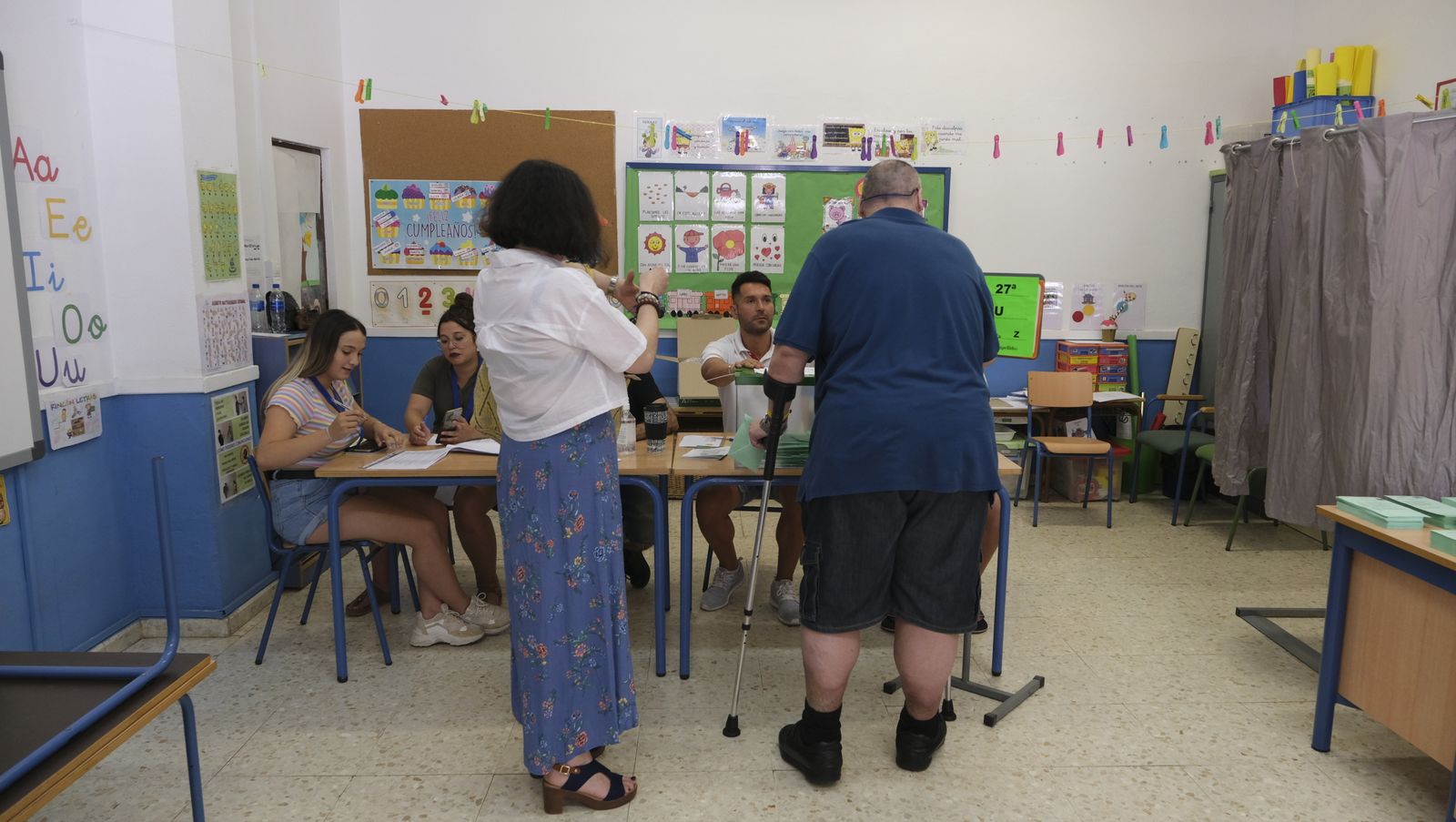 Imágenes de la votaciones en Almería al parlamento andaluz