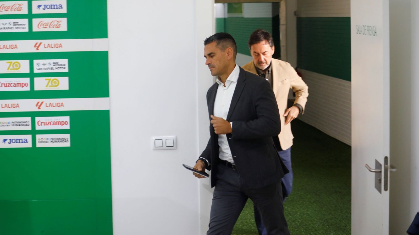 Juanito y Monterrubio, antes de una rueda de prensa en El Arcángel.