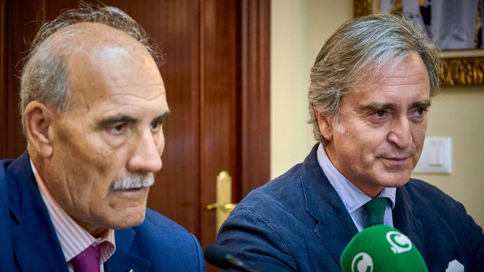 El presidente del Consejo y el pregonero de la Semana Santa de 2023, en la presentación del pasado jueves.