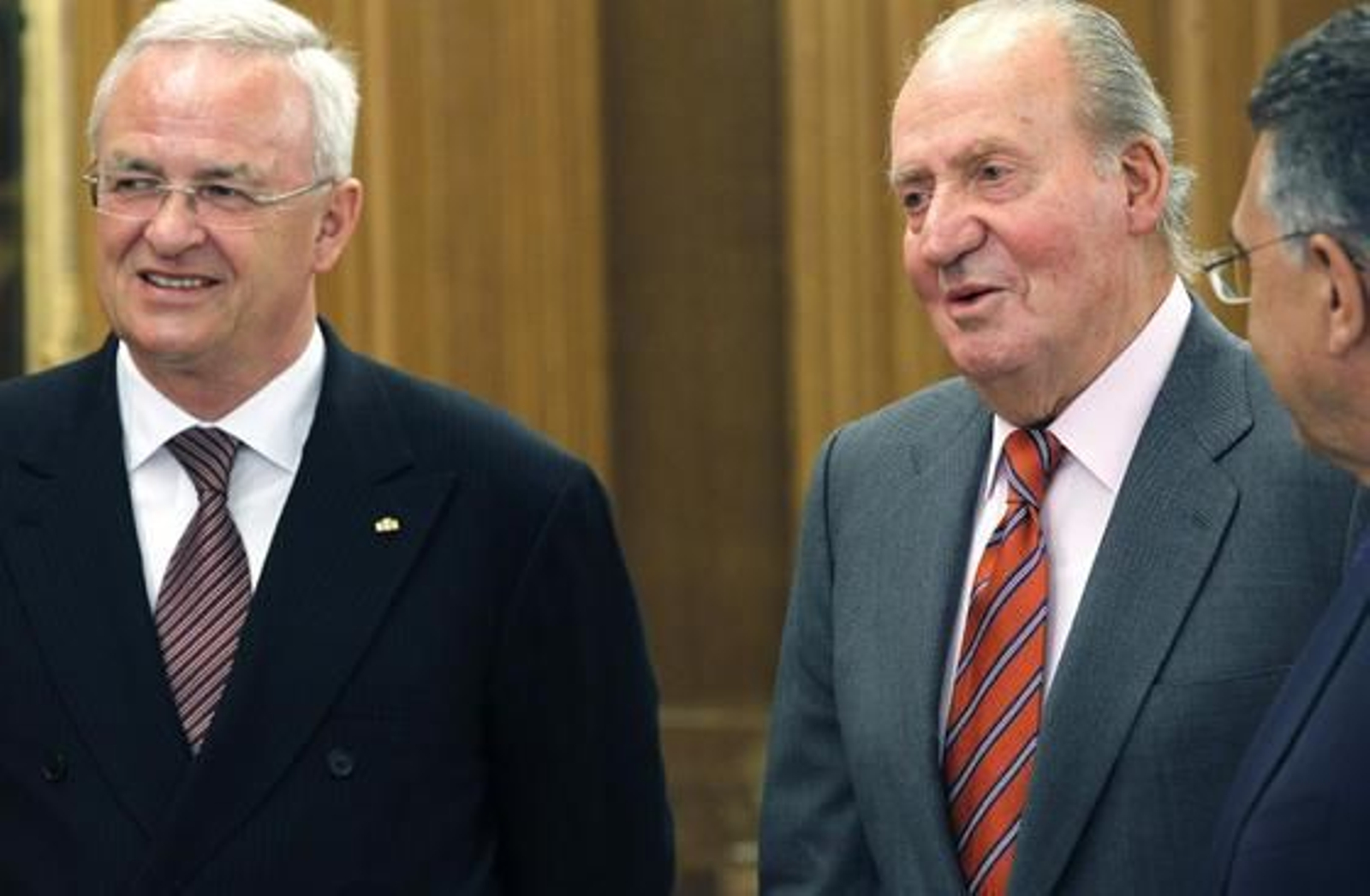 El Rey, agradecido y emocionado por las muestras de cariño de los españoles