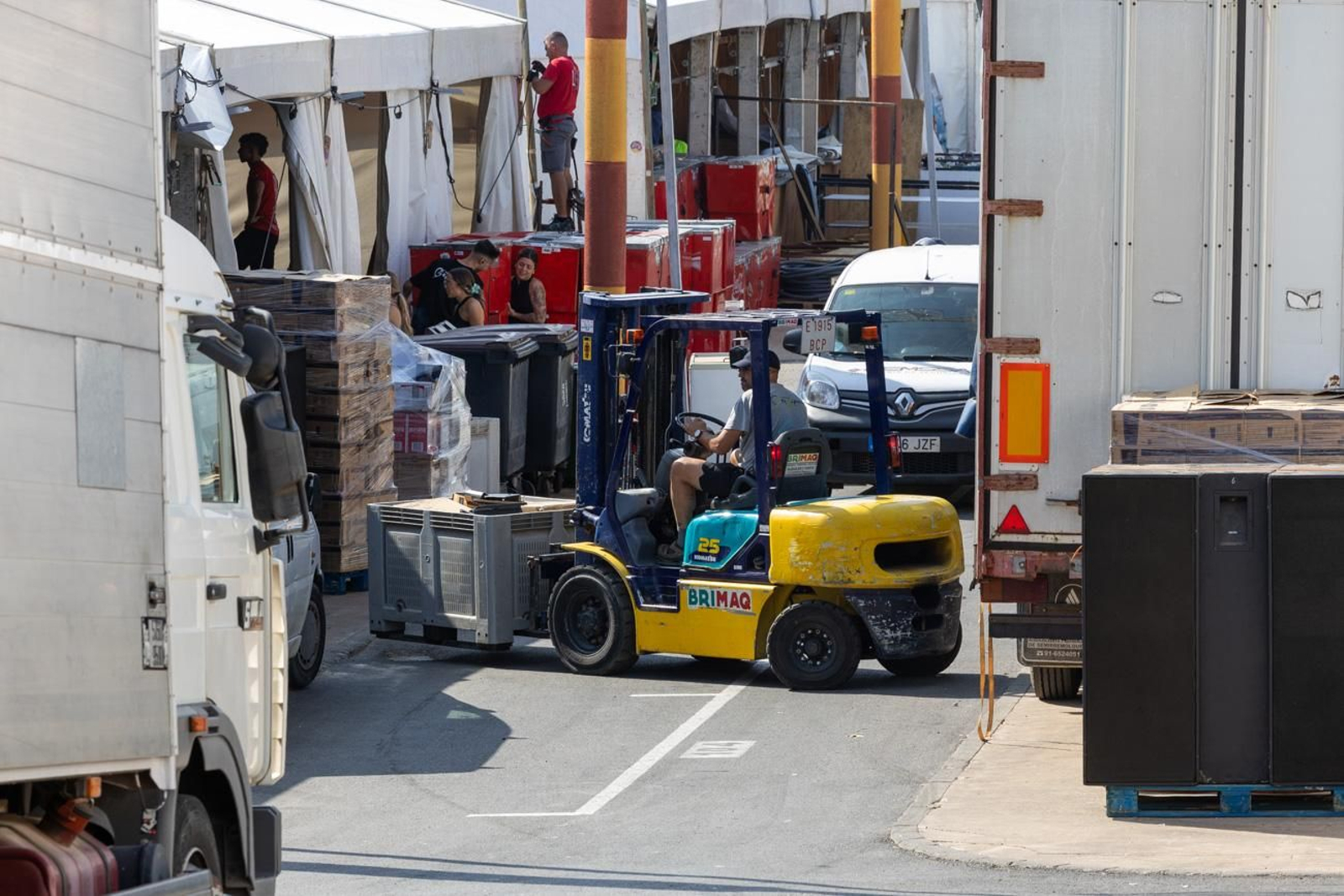 Así avanza el montaje de la feria de San Lucas