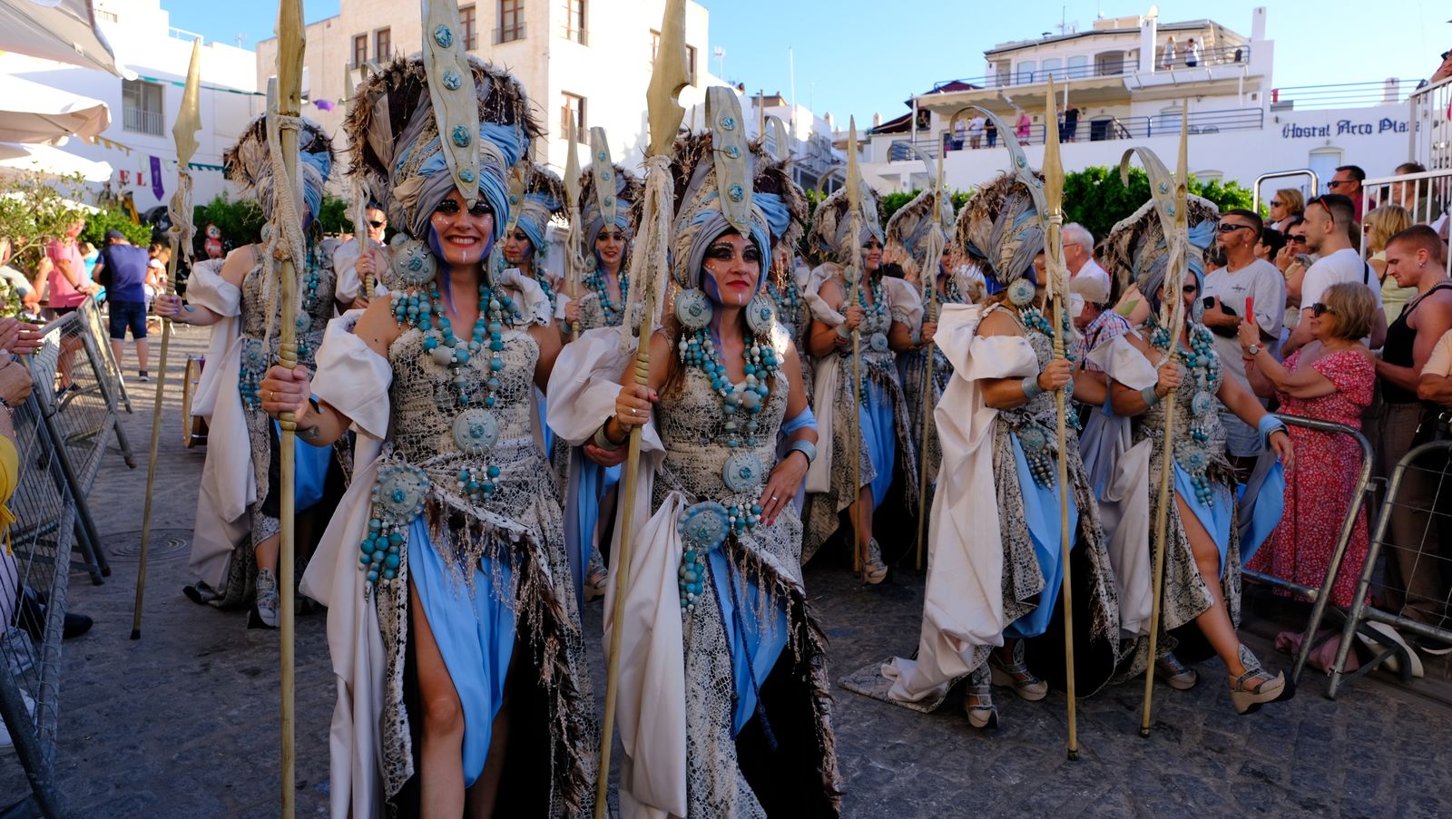 El espectacular desfile de Moros y Cristianos de Mojácar, en imágenes