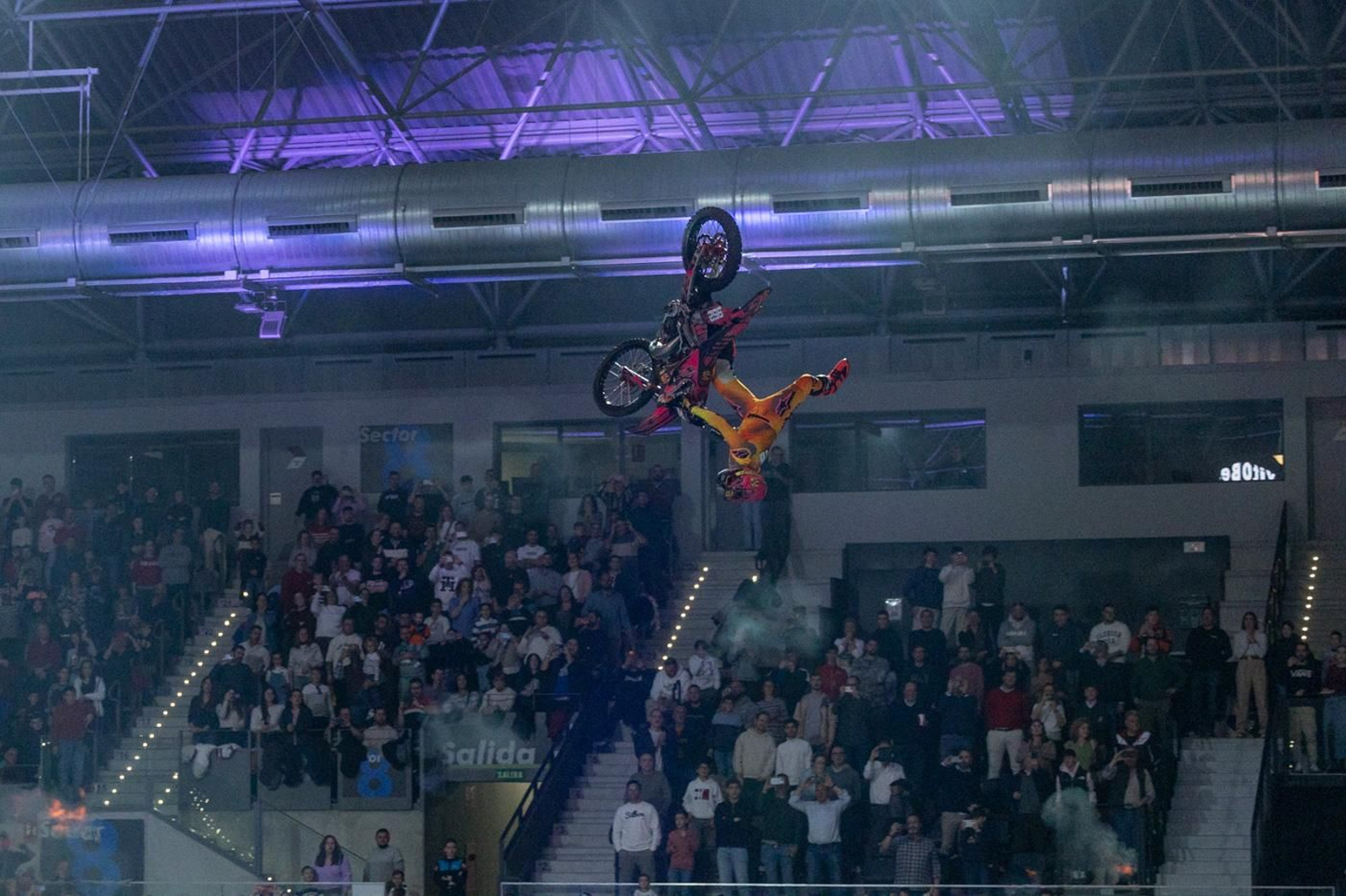 En imágenes: el Soloflow Freestyle enamora en Jaén con acrobacias y espectáculo en estado puro