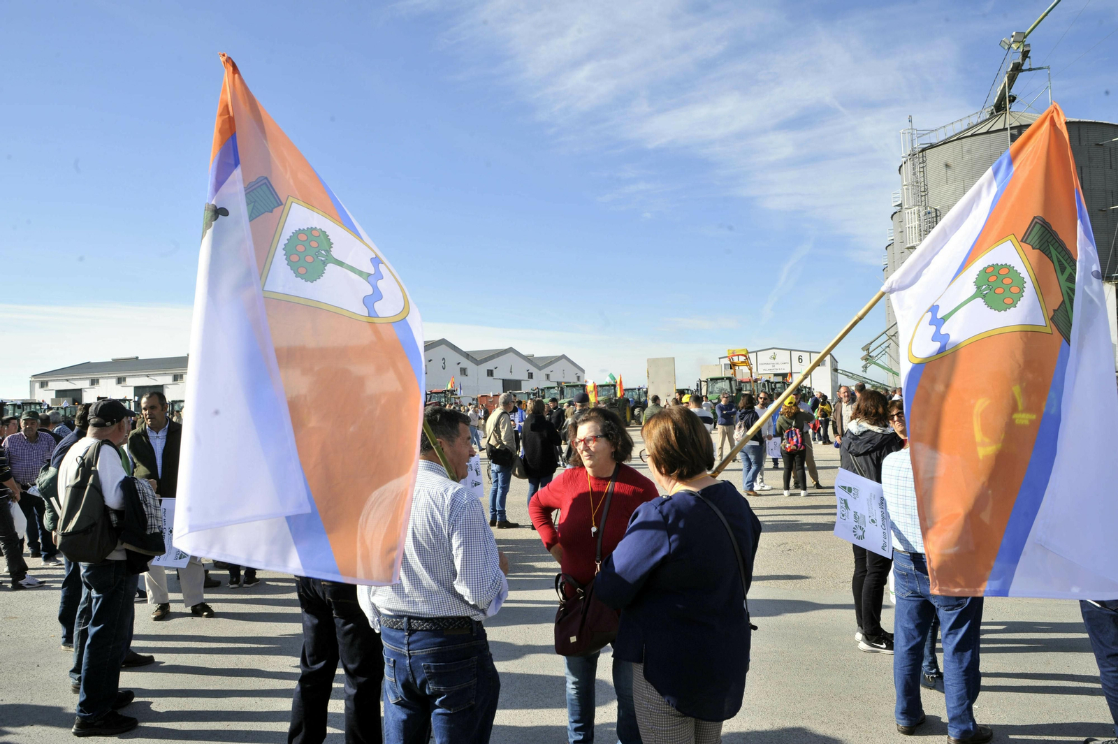 Imágenes de la tractorada reivindicativa en Villamartín