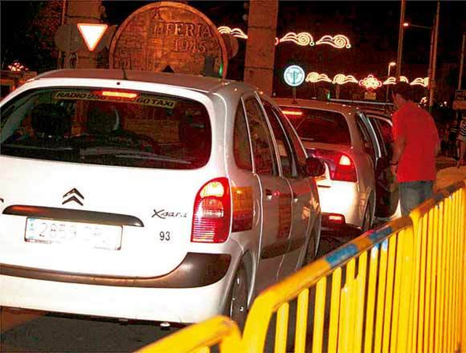 Los taxistas perciben una bajada en el uso del servicio en la Feria