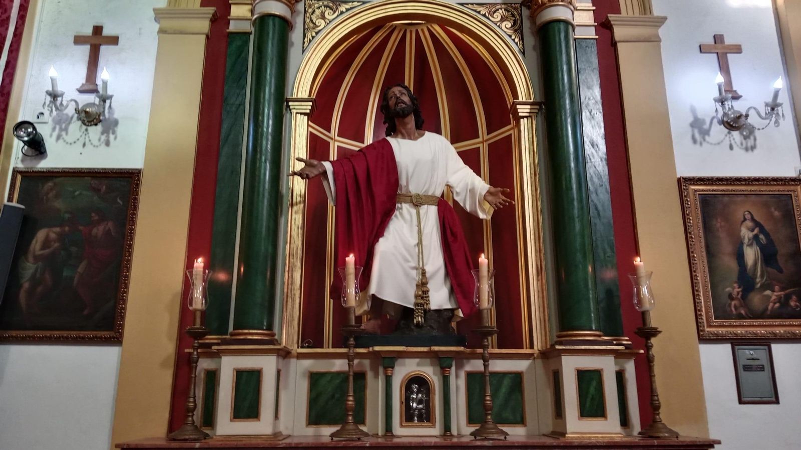 La imagen del Cristo del Huerto, de San Fernando, tras su reposición al culto en la iglesia de la Pastora