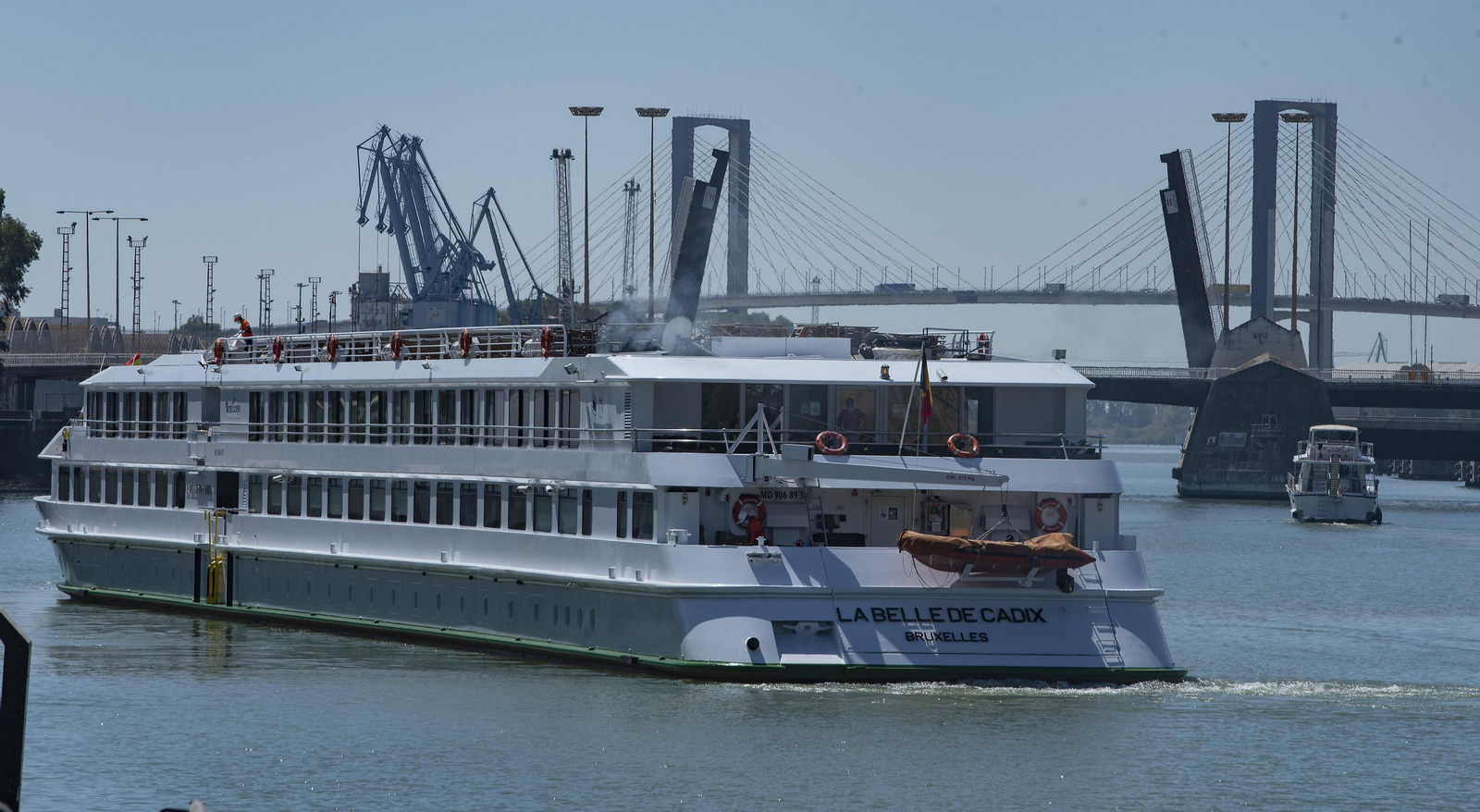 Más de 100 cruceristas, en una travesía por el Guadalquivir rumbo a Huelva y Cádiz