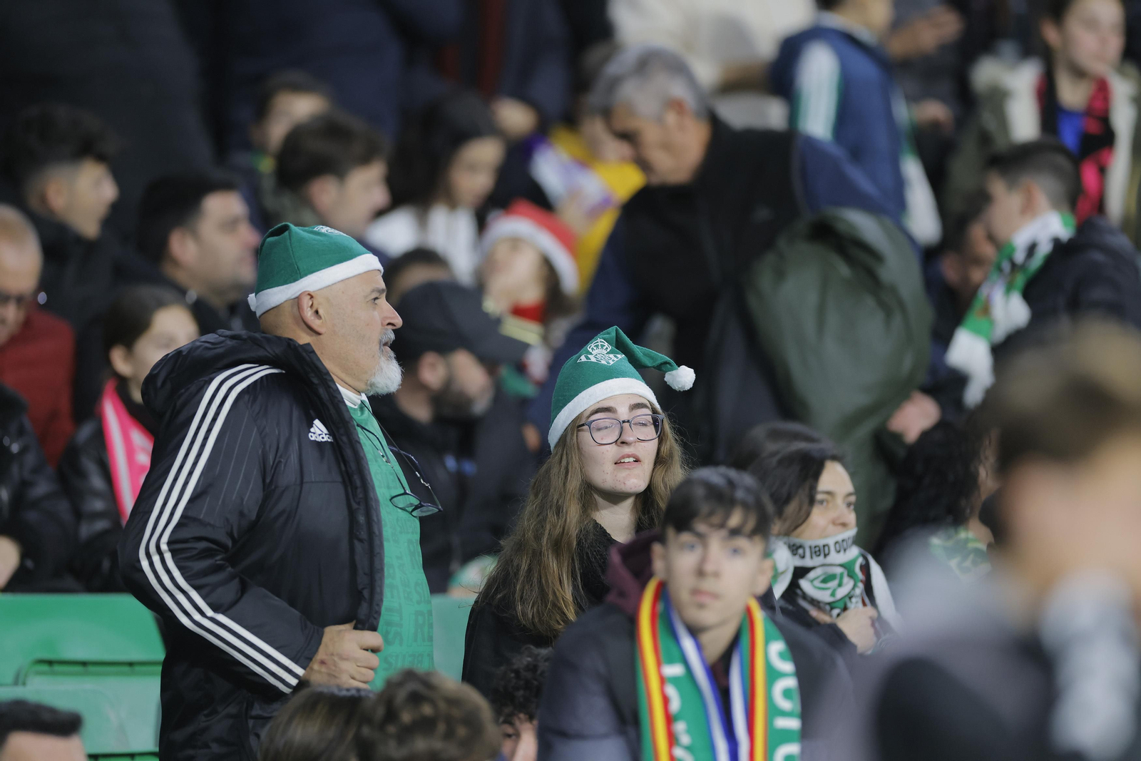 Búscate en las fotos del Betis-Girona