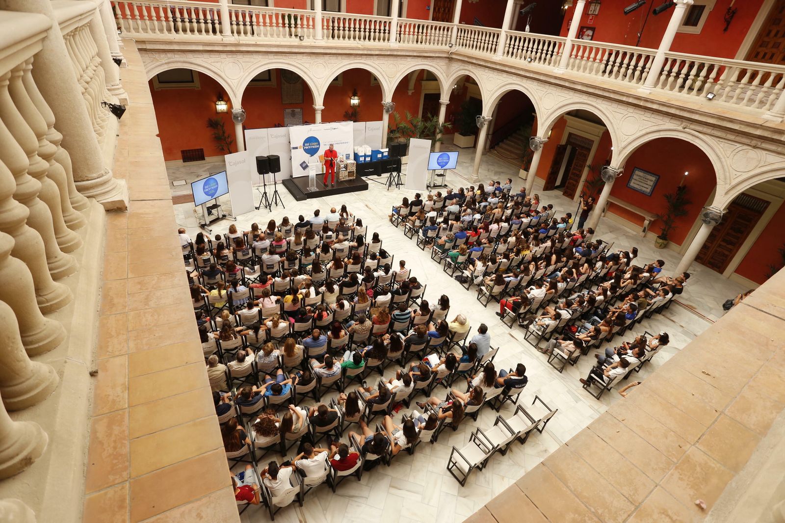 Entrega de los premios del a Fundación Lara en la sede de la Fundación Cajasol en Sevilla.