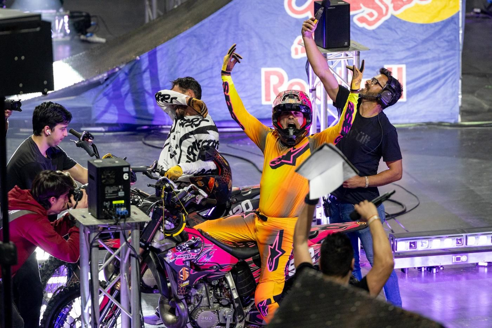 En imágenes: el Soloflow Freestyle enamora en Jaén con acrobacias y espectáculo en estado puro