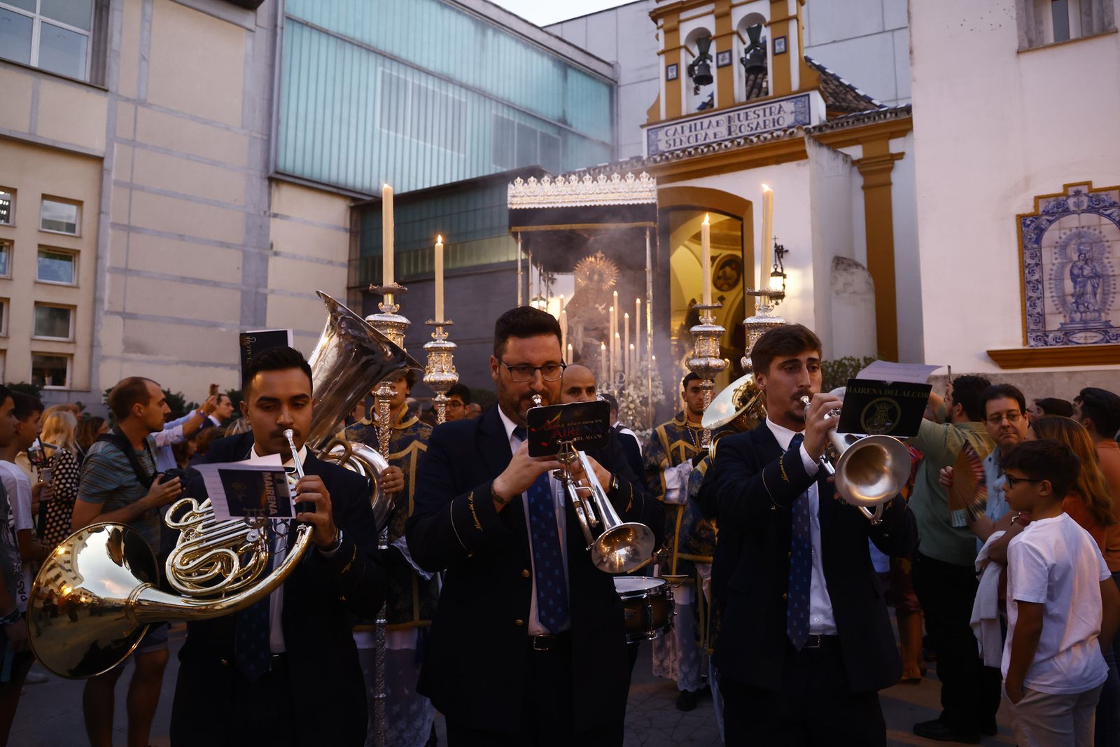 Rosario vespertino de la Virgen del Mayor Dolor, de la Hermandad de las Aguas, en imágenes