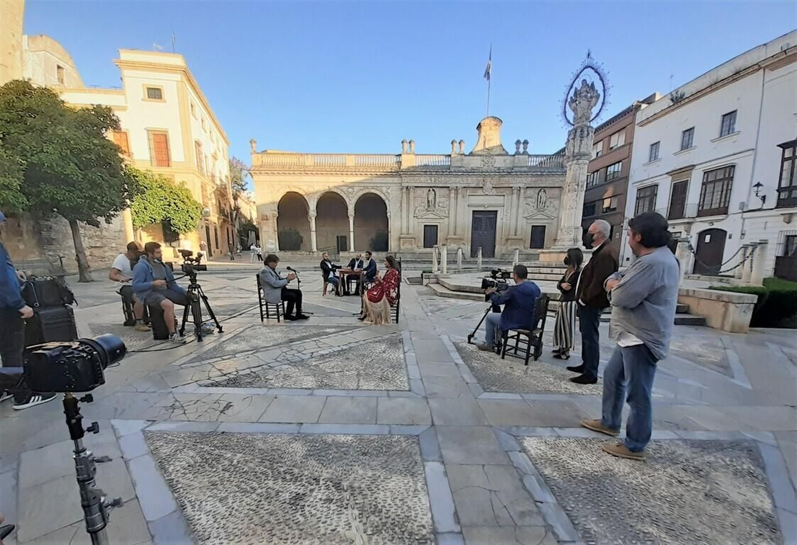 Una de las actuaciones de 'Los Caminos del Flamenco' grabadas en la plaza de La Asunción.