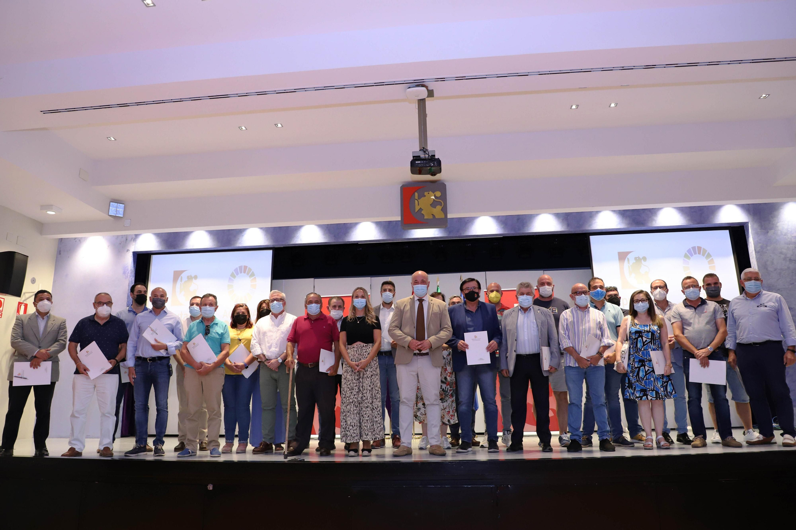 El presidente de la Diputación con los representantes de las entidades deportivas.