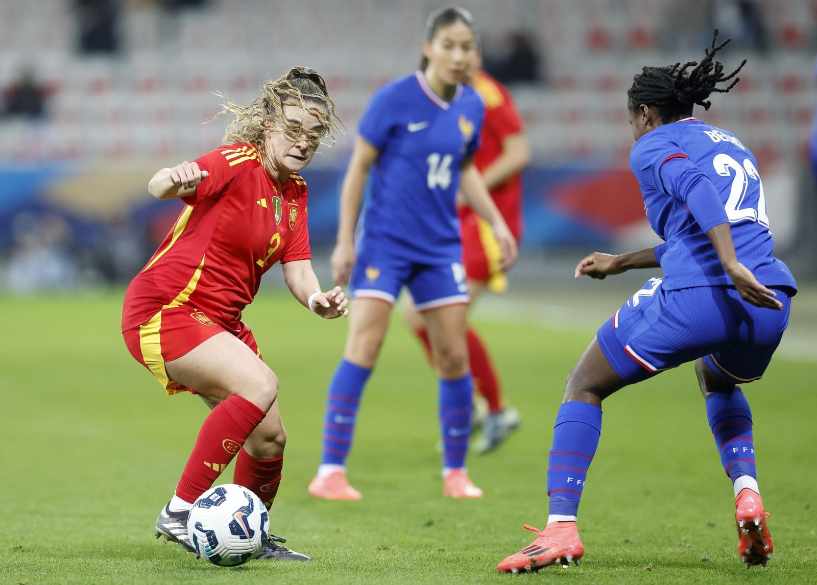 Las fotos de la exhibición de España femenina en Francia
