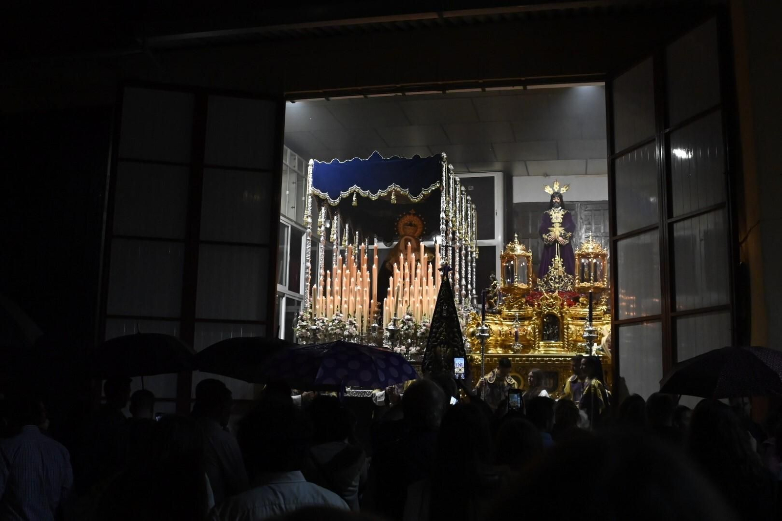 Devoción por los titulares del Rescatado en este Domingo de Ramos en Córdoba, en imágenes