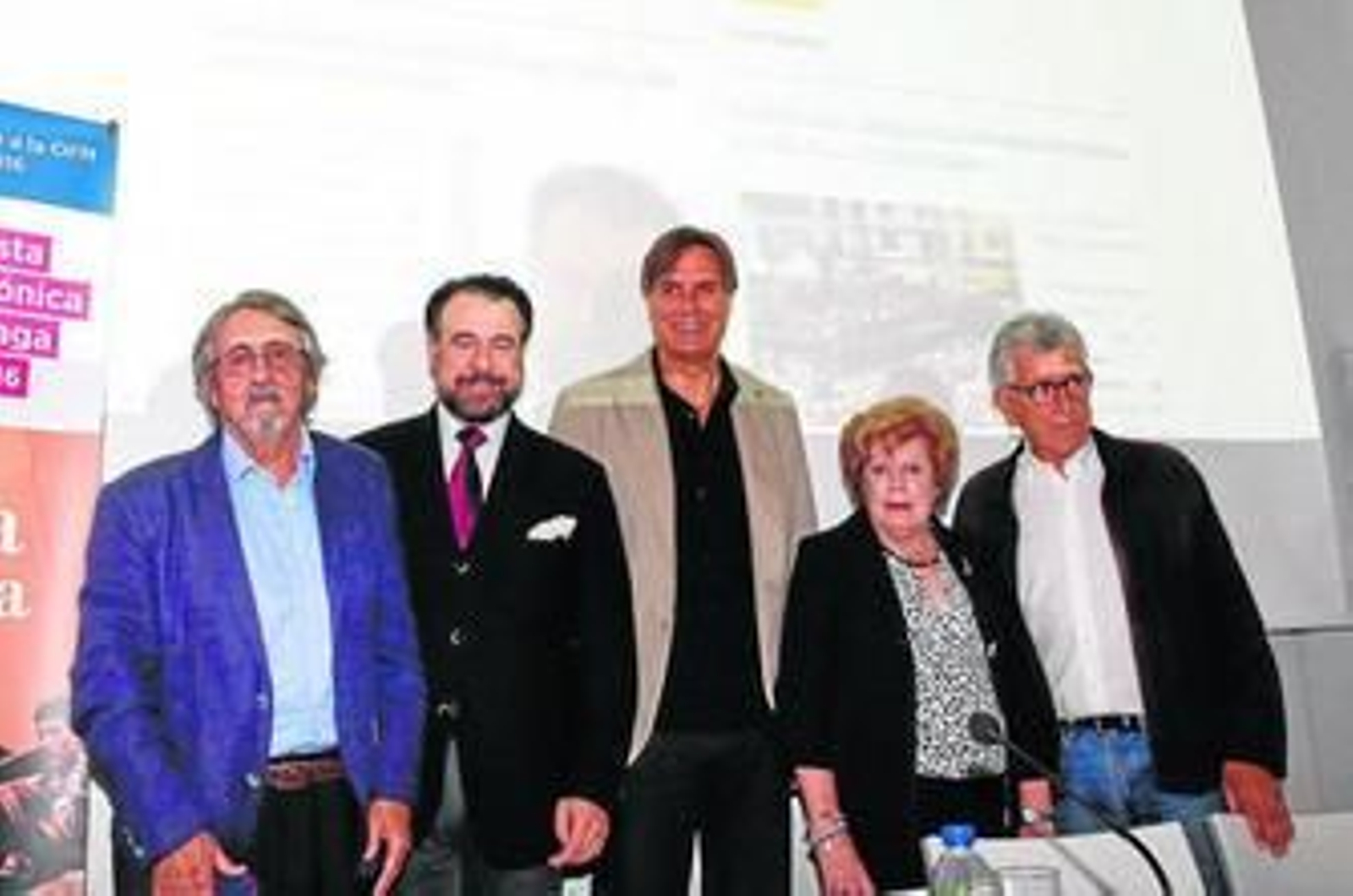 Carlos de Mesa, Carlos Álvarez, Damián Caneda, Charo Guerrero y Francisco López, ayer, en la presentación. Carlos de Mesa, Carlos Álvarez, Damián Caneda, Charo Guerrero y Francisco López, ayer, en la presentación.