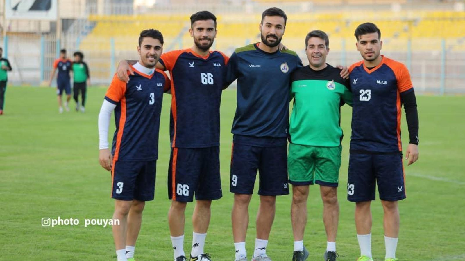 Rodrigo Hernando, con su cuerpo técnico.