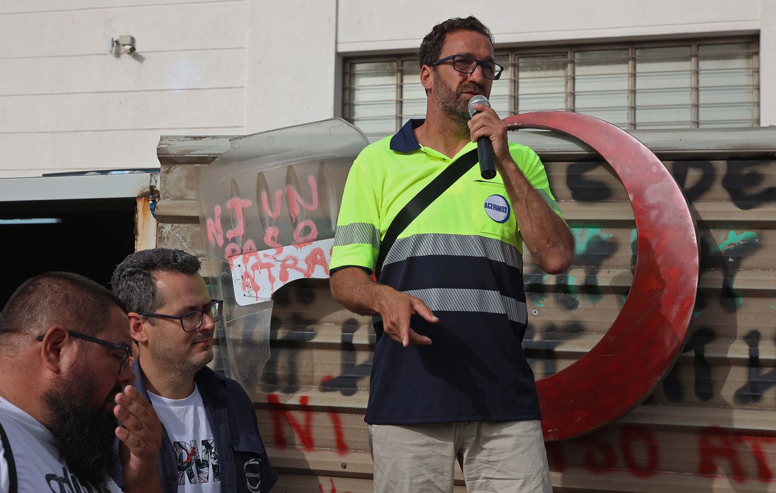 Imágenes de la asamblea de los huelguistas de Acerinox