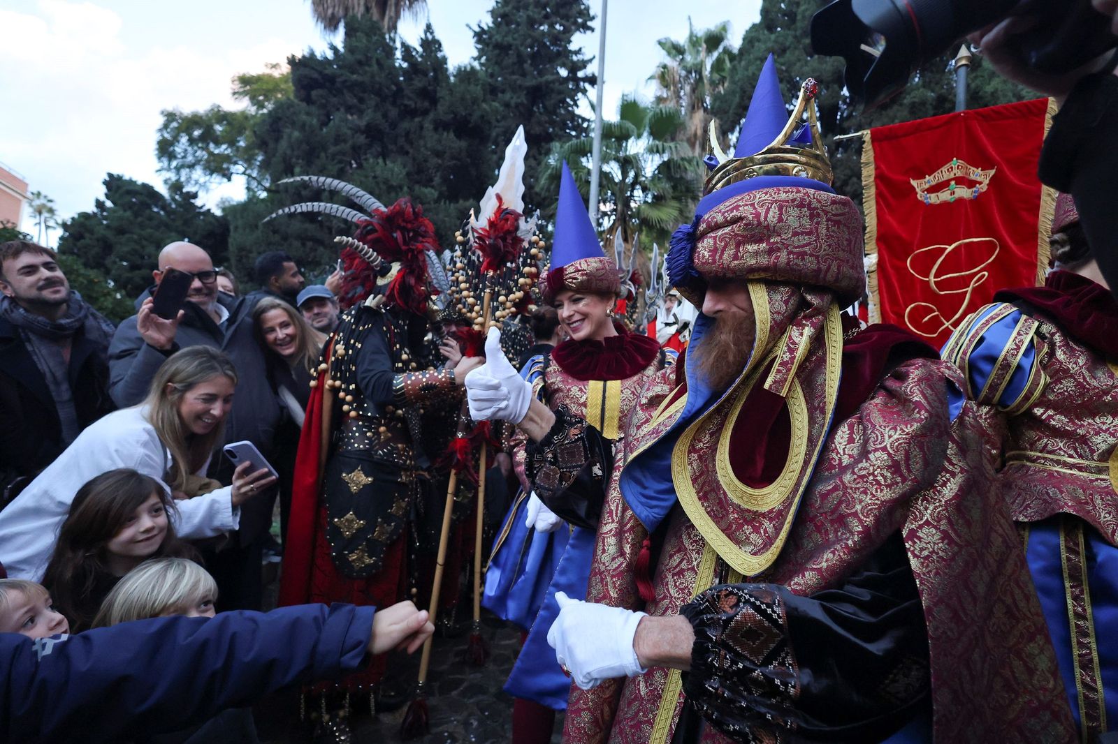 Los Reyes Magos llenan Málaga de ilusión tras la lluvia