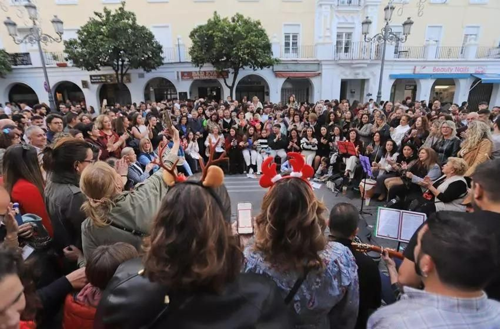Ni la llegada de una masa de aire frío podrá con las ganas de celebración de zambombas que hay este puente de diciembre en Jerez