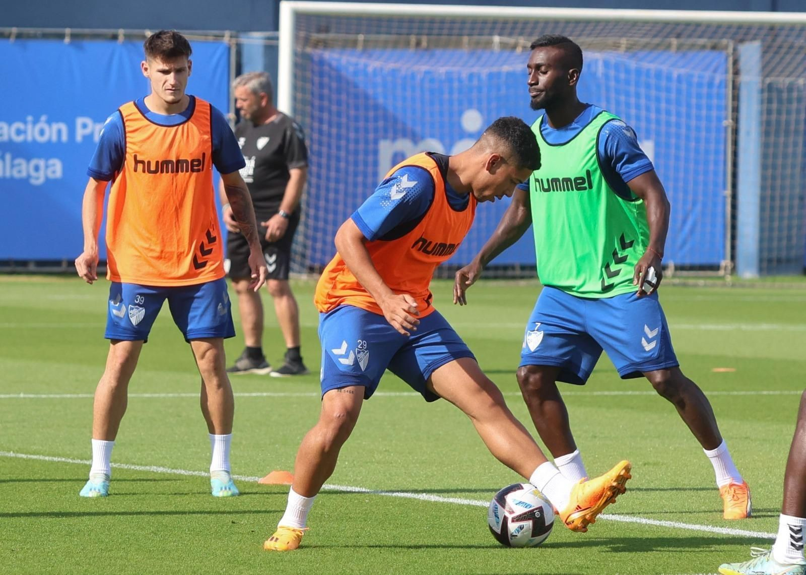 Caras serias en la vuelta al trabajo del Málaga CF