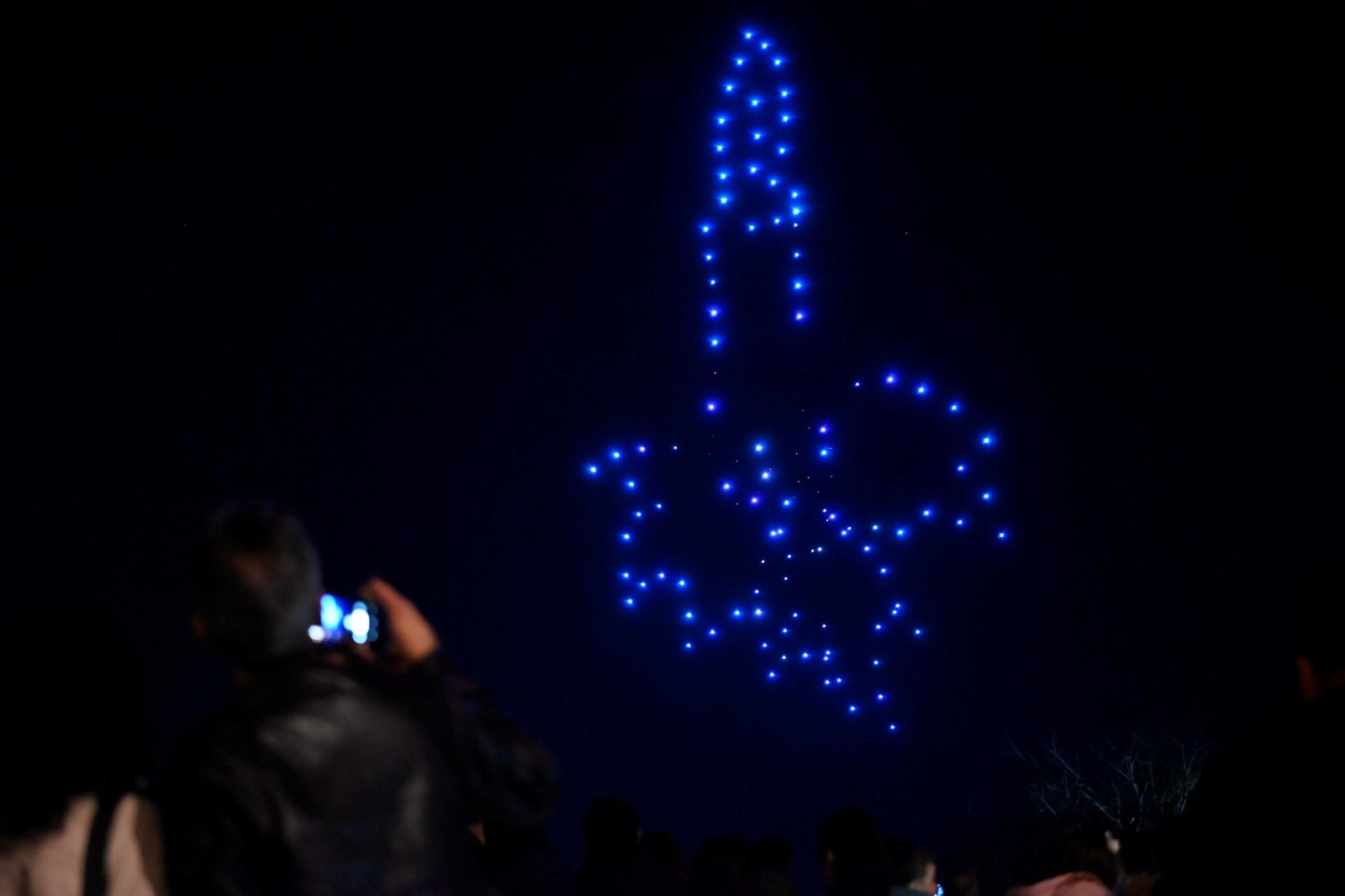 Más de un centenar de drones iluminan la Navidad desde el cielo de Córdoba