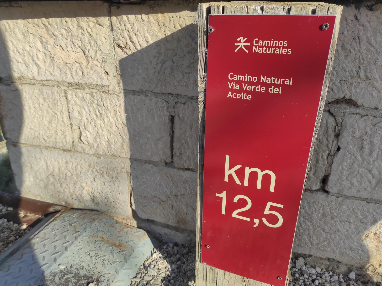 De Torredelcampo a Porcuna por la Vía Verde del Aceite: túneles, pasarelas y arte