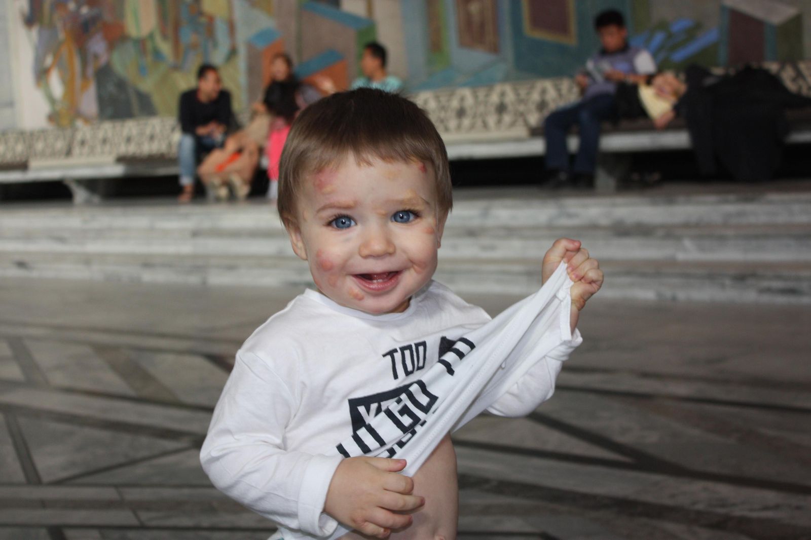 La enfermedad provoca manchas en la piel que pueden provocar picor, ampollas o dolor.