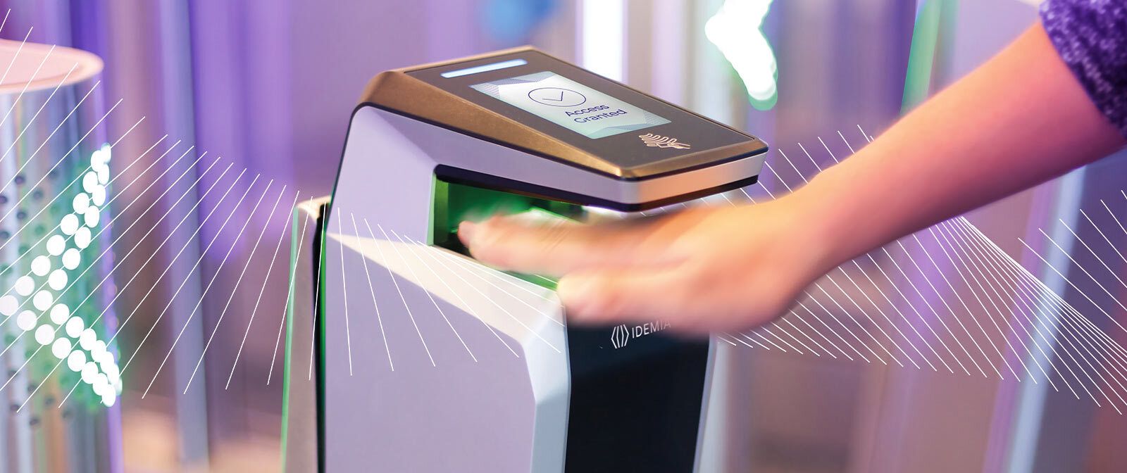 La tecnología de IDEMIA permite identificar la huella sin necesidad de contacto del dedo con la pantalla.