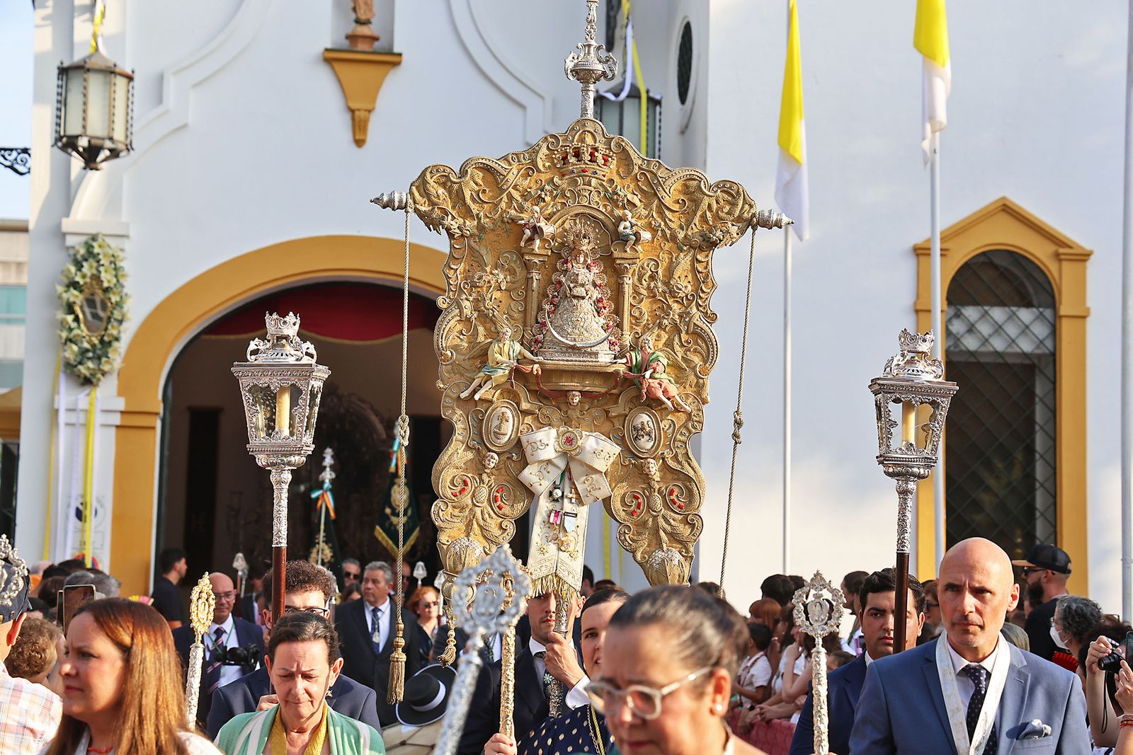 Imágenes del Rosario Jubilar rociero celebrado por las 25 hermandades filiales de la Matriz de Almonte en La Merced