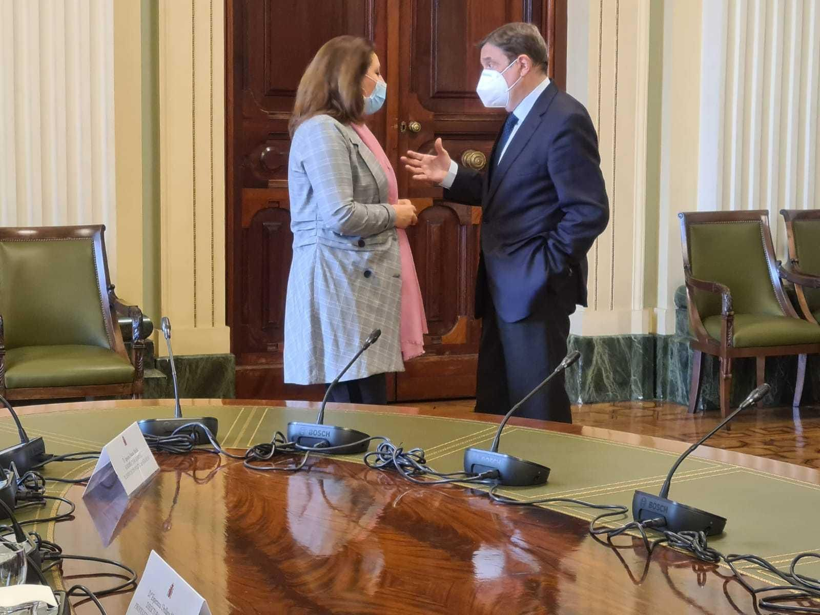 Ministro y consejera de Agricultura.